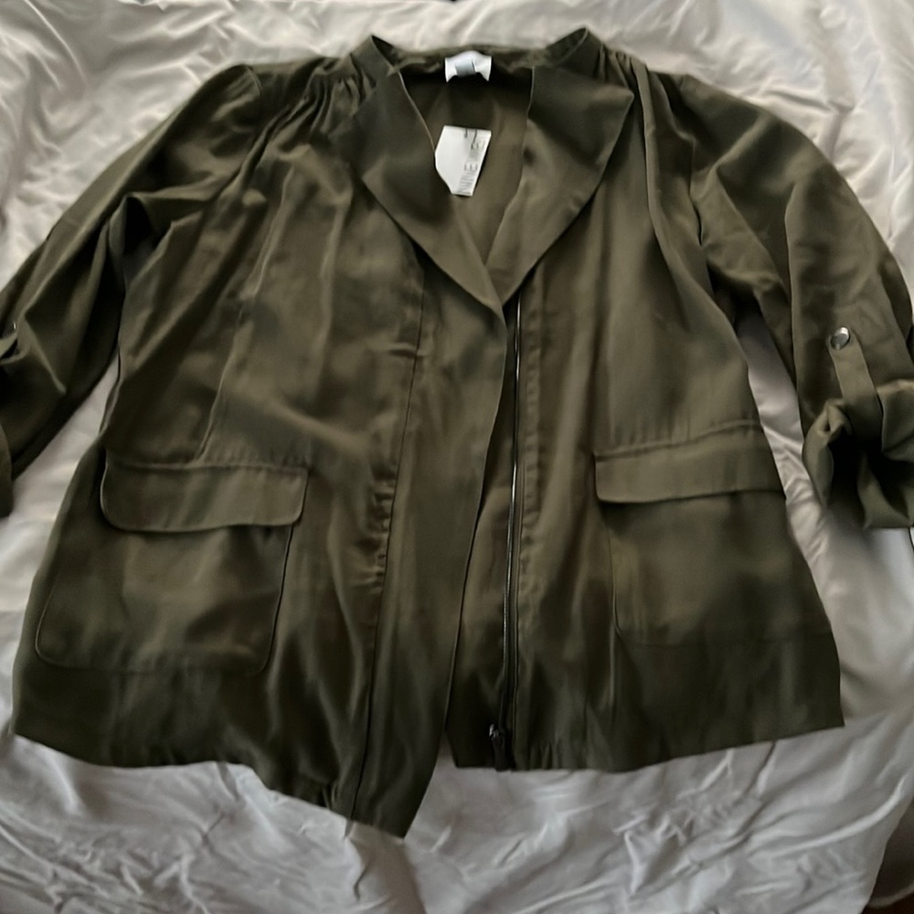 Women’s Nine West zip up blazer with pockets